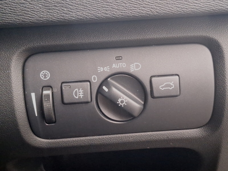 Used Volvo V40 2016 for sale - 78093911: Photo 13