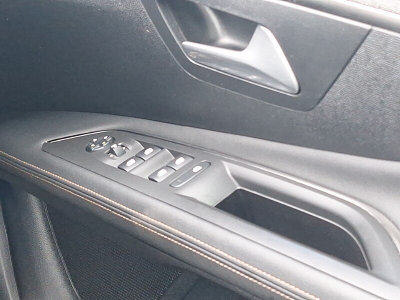 Used Peugeot 3008 2019 for sale - 77702240: Photo 11