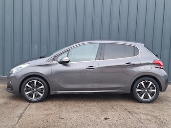 Used Peugeot 208 2019 for sale - 76418829: Photo