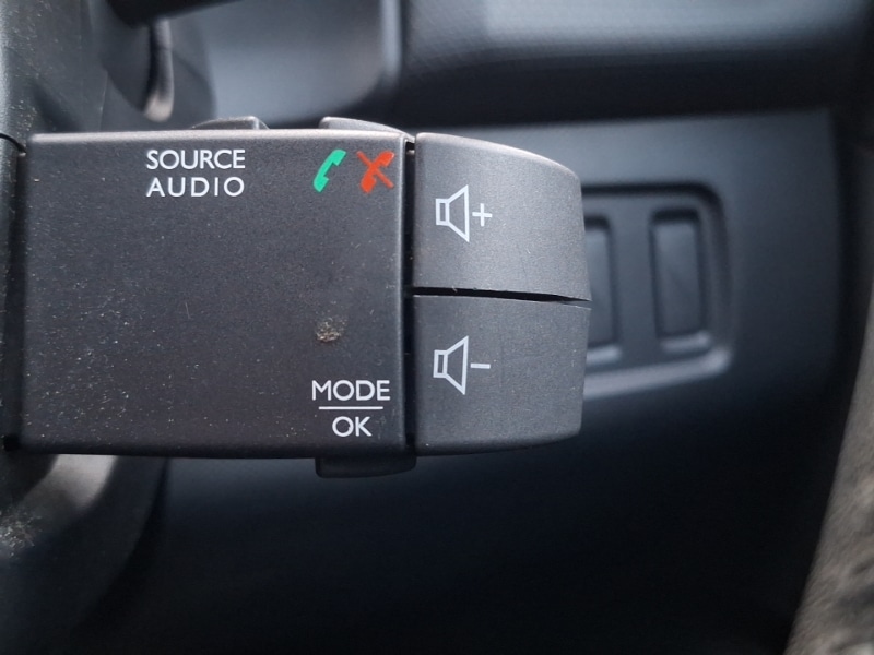 Used Renault Clio 2014 for sale - 76639118: Photo 15