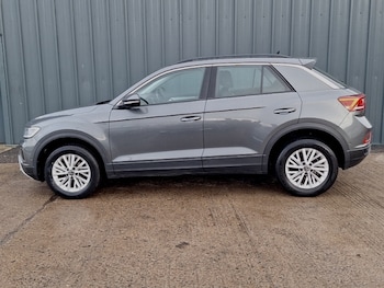 Used Volkswagen T-Roc 2023 for sale - 77371200: Photo