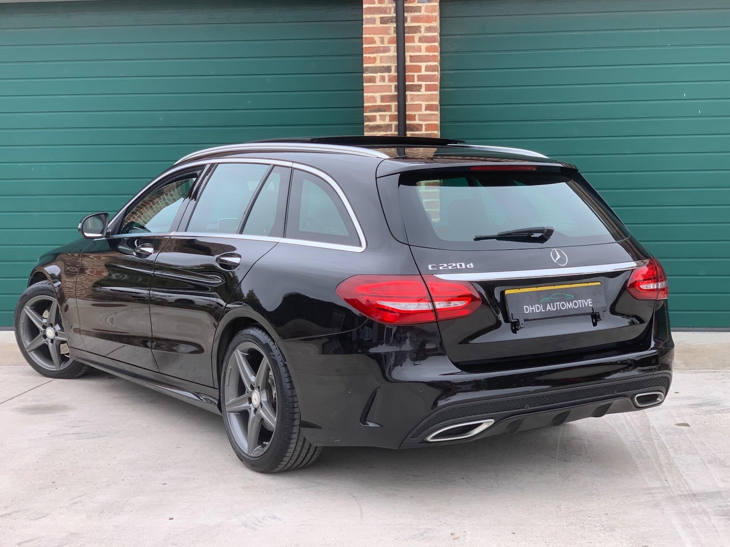 Used Mercedes-Benz C Class 2015 for sale - 76388556: Photo 2