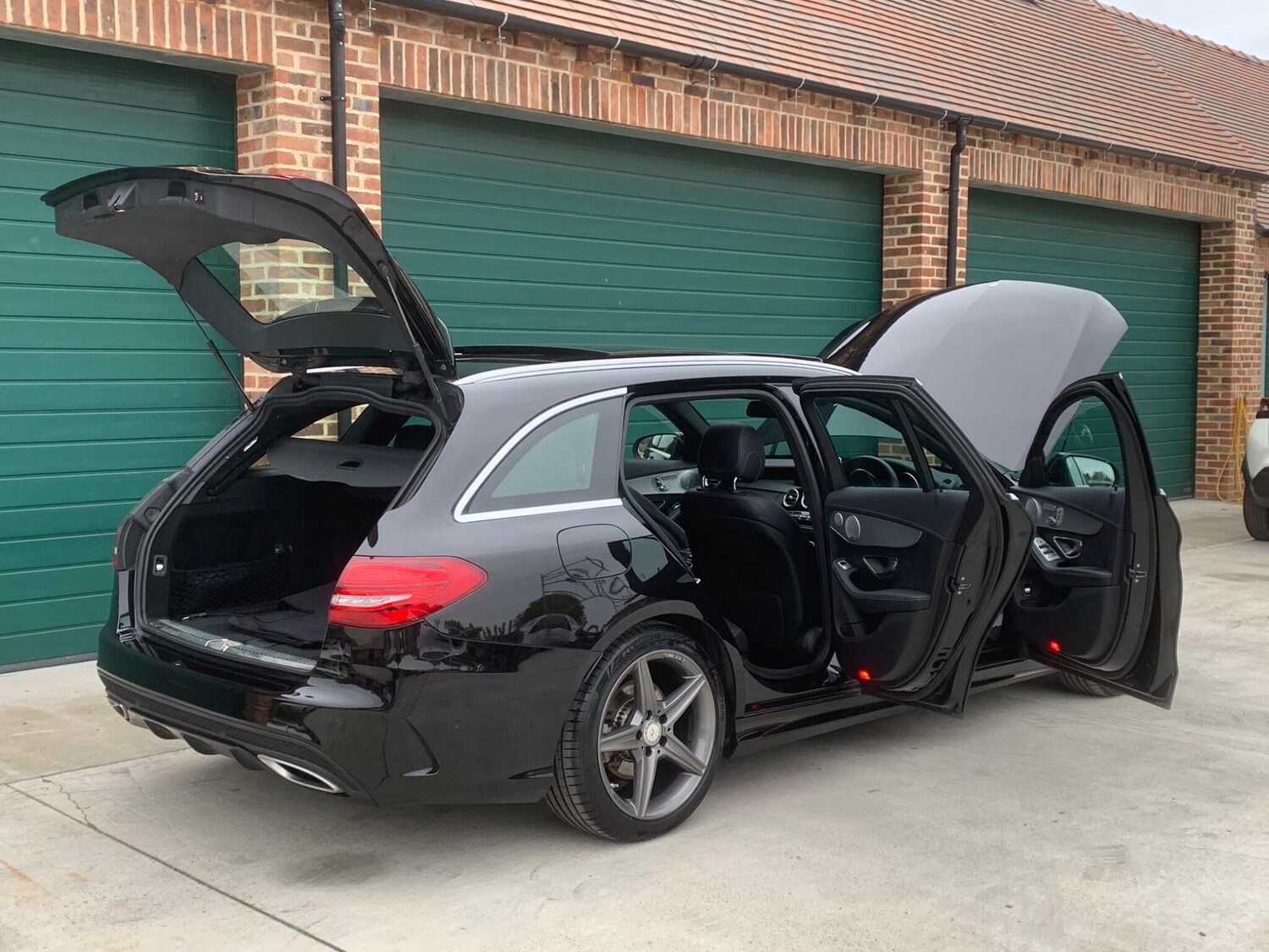 Used Mercedes-Benz C Class 2015 for sale - 76388556: Photo 32