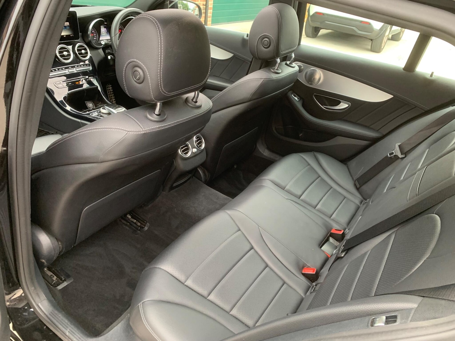 Used Mercedes-Benz C Class 2015 for sale - 76388556: Photo 8