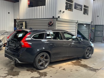 Used Volvo V60 2015 for sale - 79062054: Photo