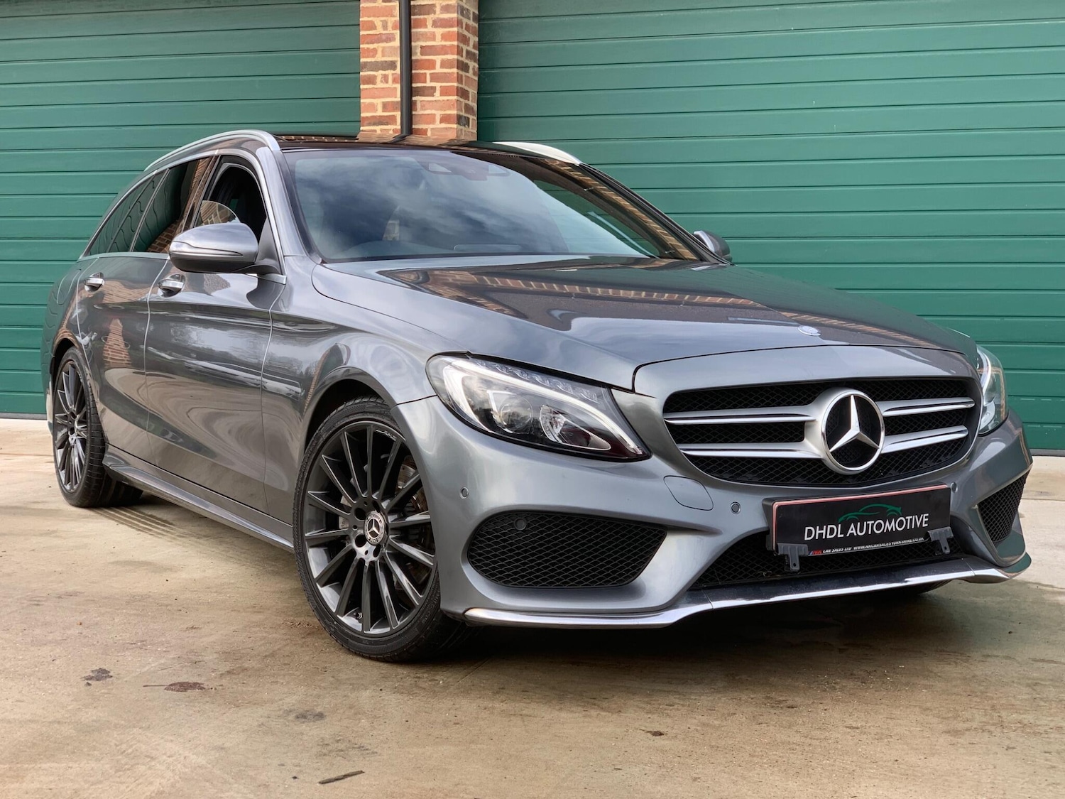 Used Mercedes-Benz C Class 2017 for sale - 76742920: Photo 1