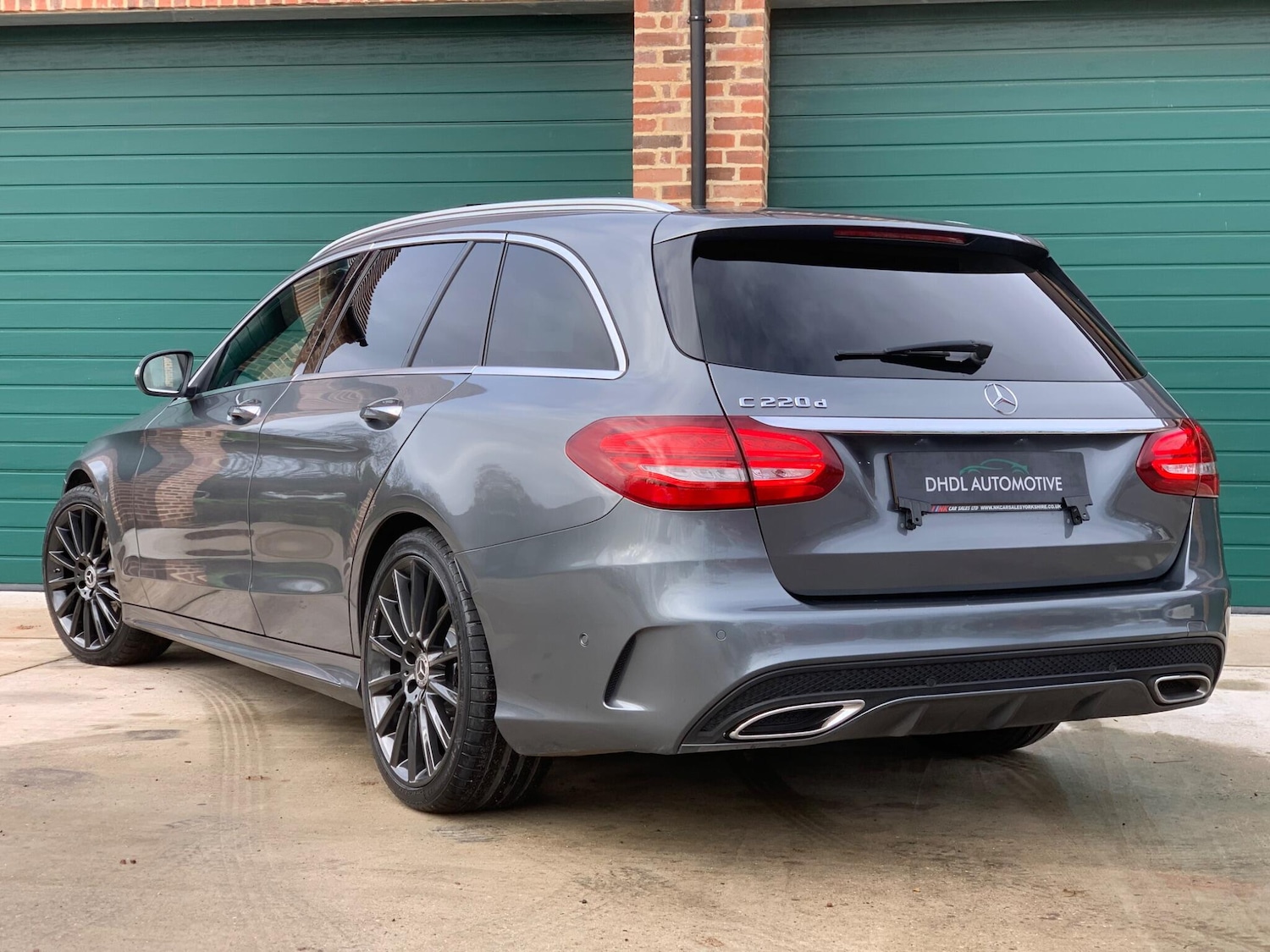 Used Mercedes-Benz C Class 2017 for sale - 76742920: Photo 2