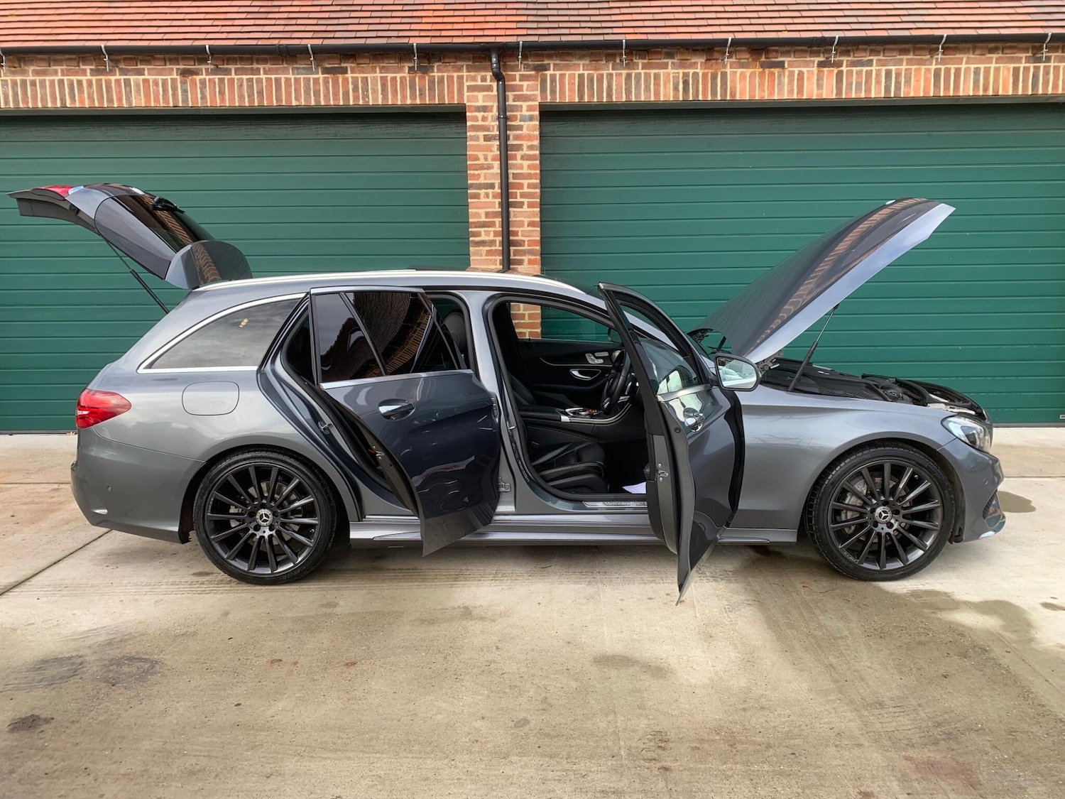 Used Mercedes-Benz C Class 2017 for sale - 76742920: Photo 3