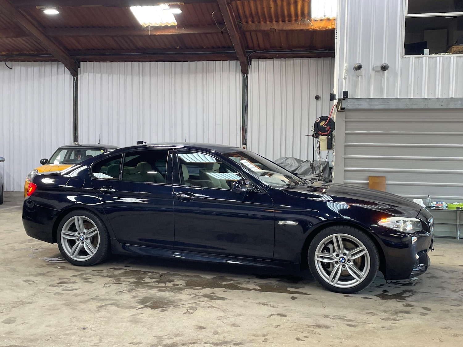 Used BMW 5 Series 2012 for sale - 77935175: Photo 2