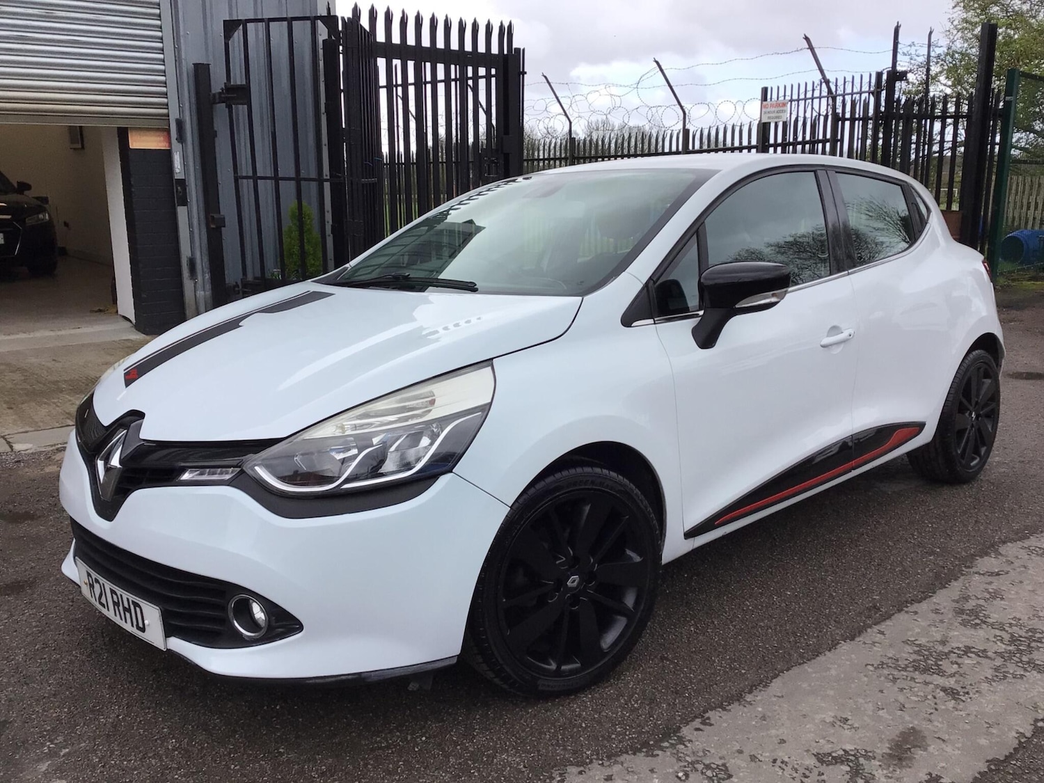 Used Renault Clio for sale - 78128101: Photo 2