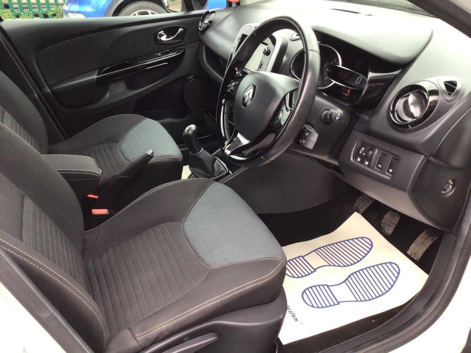 Used Renault Clio for sale - 78128101: Photo 9