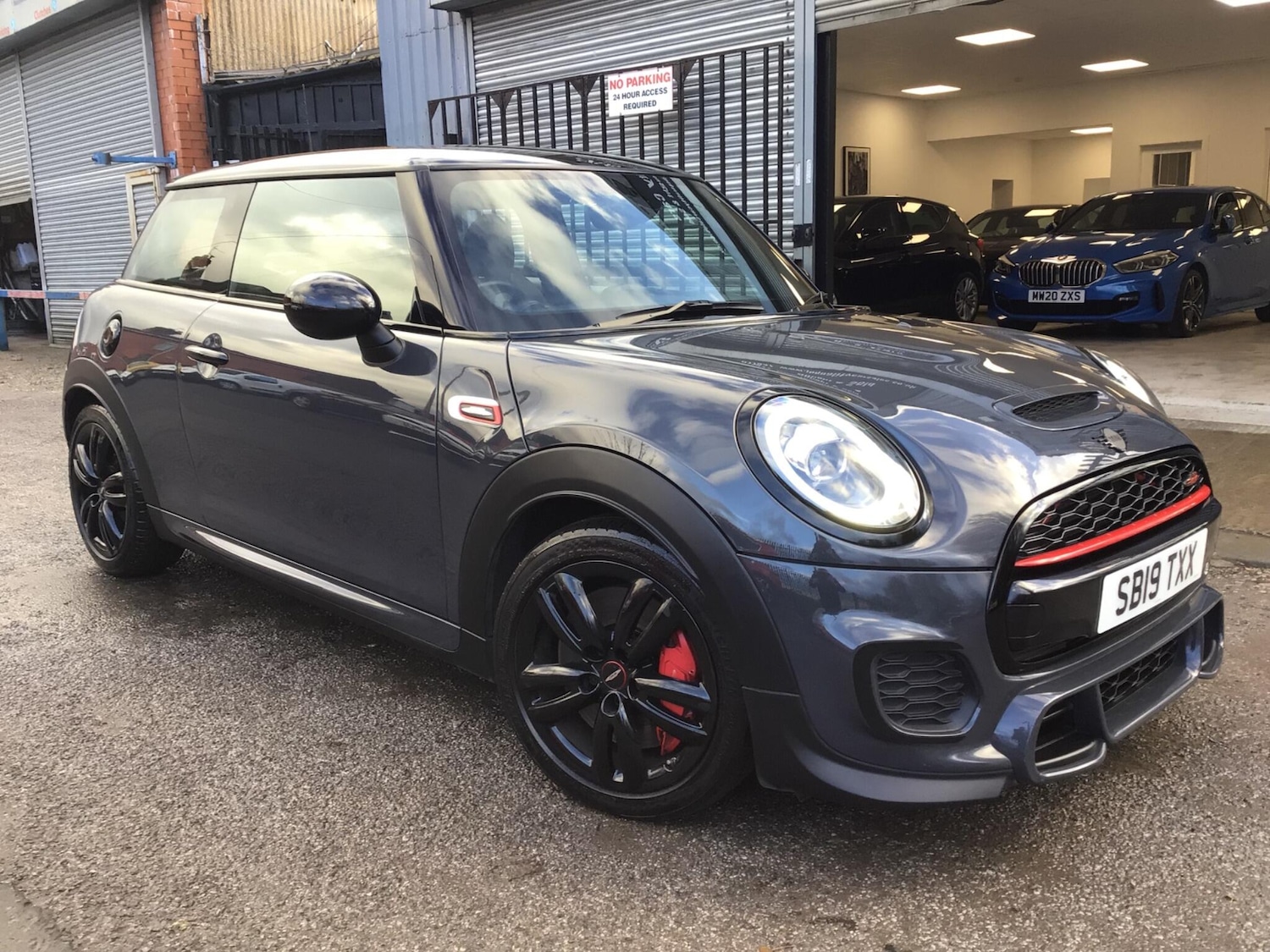 Used MINI Hatch 2019 for sale - 76702172: Photo 1