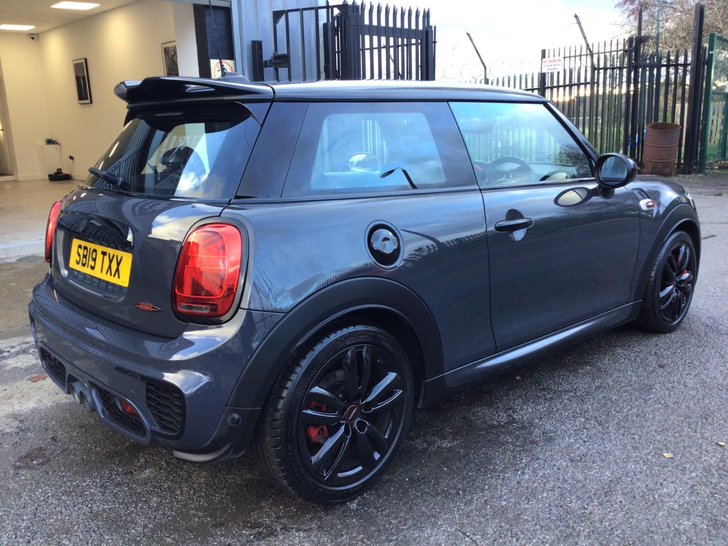 Used MINI Hatch 2019 for sale - 76702172: Photo 3