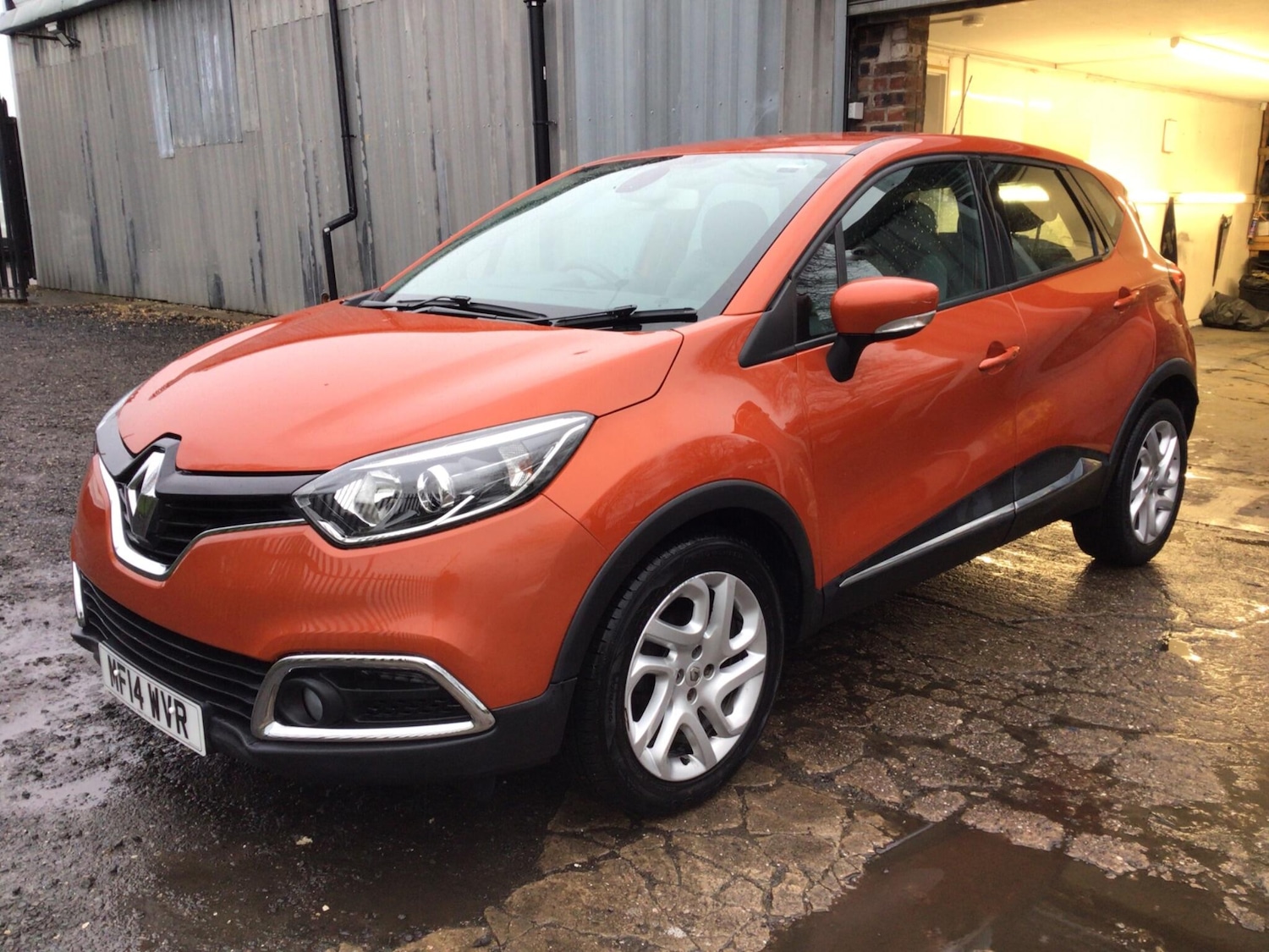 Used Renault Captur for sale - 77537867: Photo 2