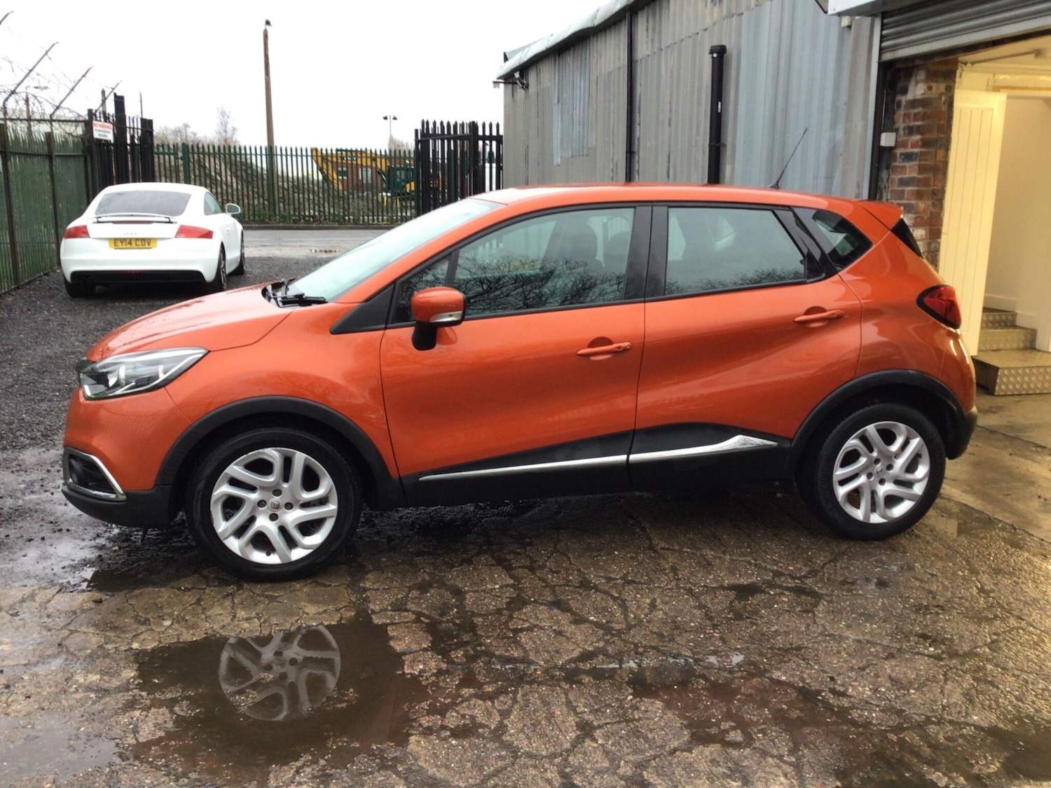 Used Renault Captur for sale - 77537867: Photo 3