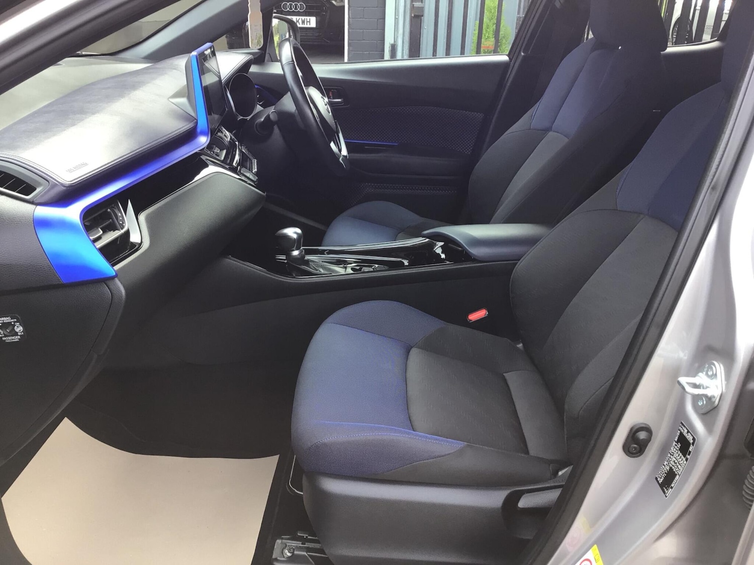Used Toyota C-HR 2017 for sale - 76060247: Photo 12