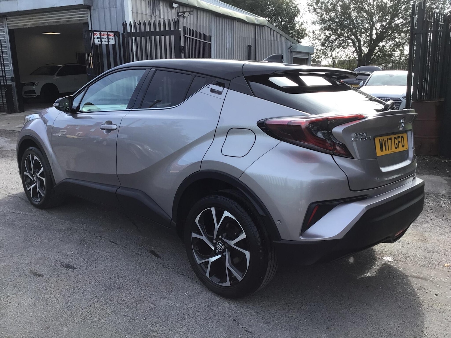 Used Toyota C-HR 2017 for sale - 76060247: Photo 4