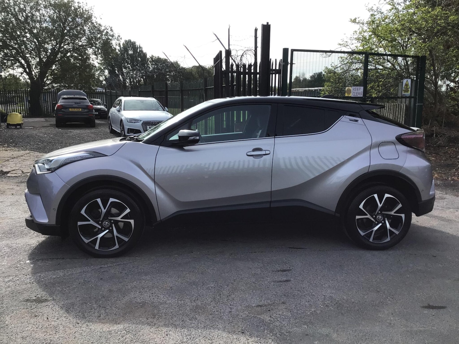 Used Toyota C-HR 2017 for sale - 76060247: Photo 5