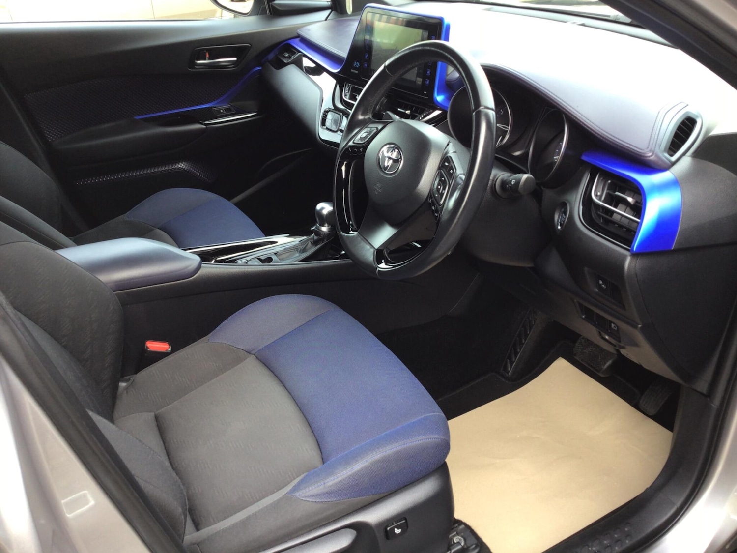 Used Toyota C-HR 2017 for sale - 76060247: Photo 9