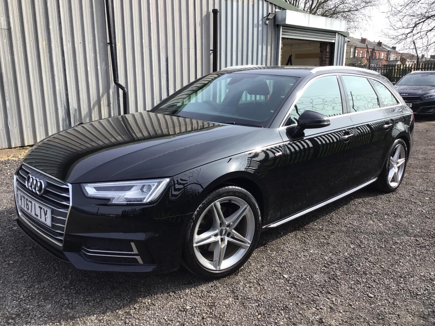 Used Audi A4 2017 for sale - 77970065: Photo 2