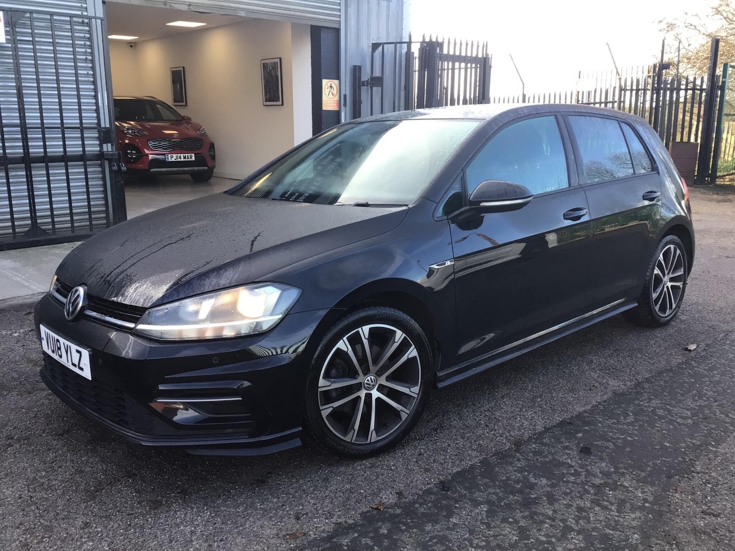 Used Volkswagen Golf 2018 for sale - 76913985: Photo 2