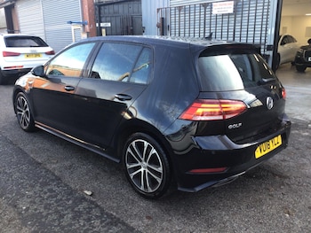 Used Volkswagen Golf 2018 for sale - 76913985: Photo