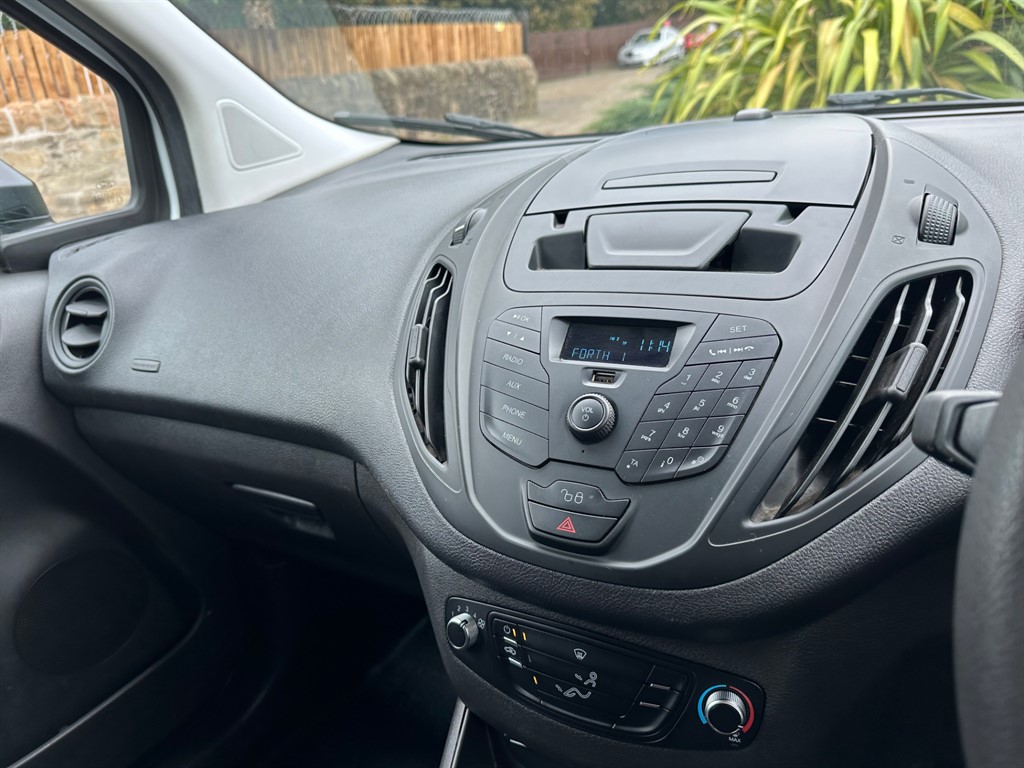 Used Ford Transit Courier 2020 for sale - 76420700: Photo 30