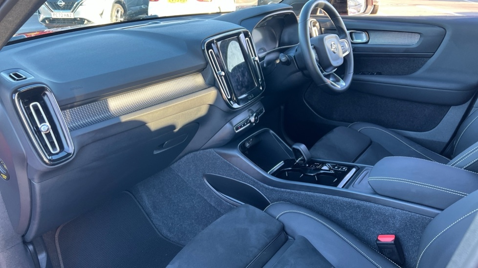 Used Volvo XC40 2024 for sale - 76872921: Photo 10