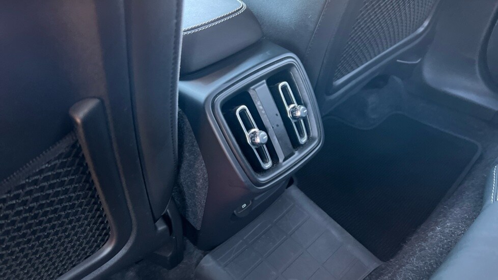 Used Volvo XC40 2024 for sale - 76872921: Photo 35