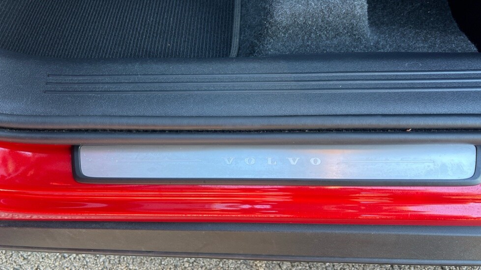 Used Volvo XC40 2024 for sale - 76872921: Photo 39