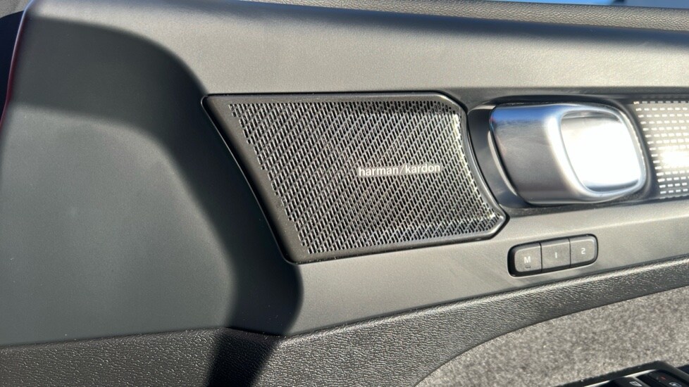 Used Volvo XC40 2024 for sale - 76872921: Photo 40