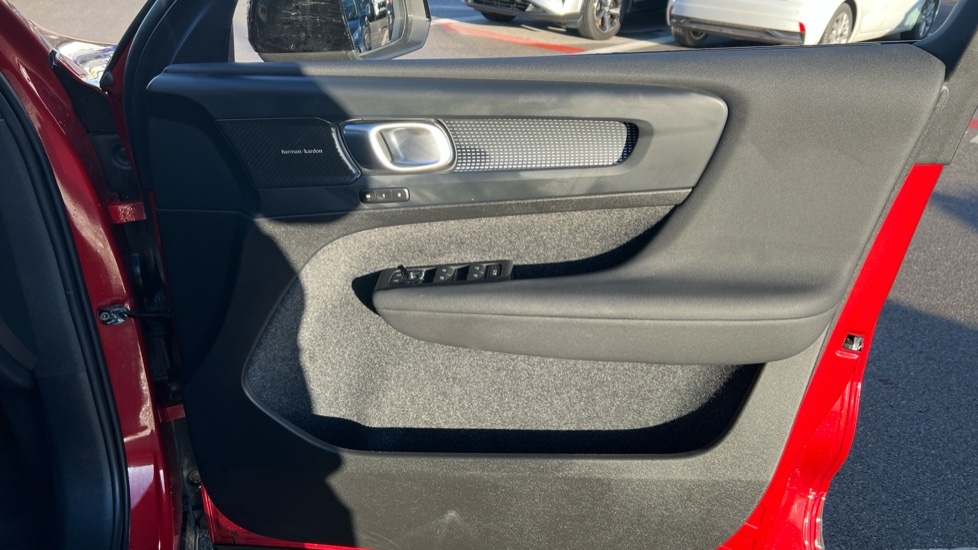 Used Volvo XC40 2024 for sale - 76684376: Photo 30