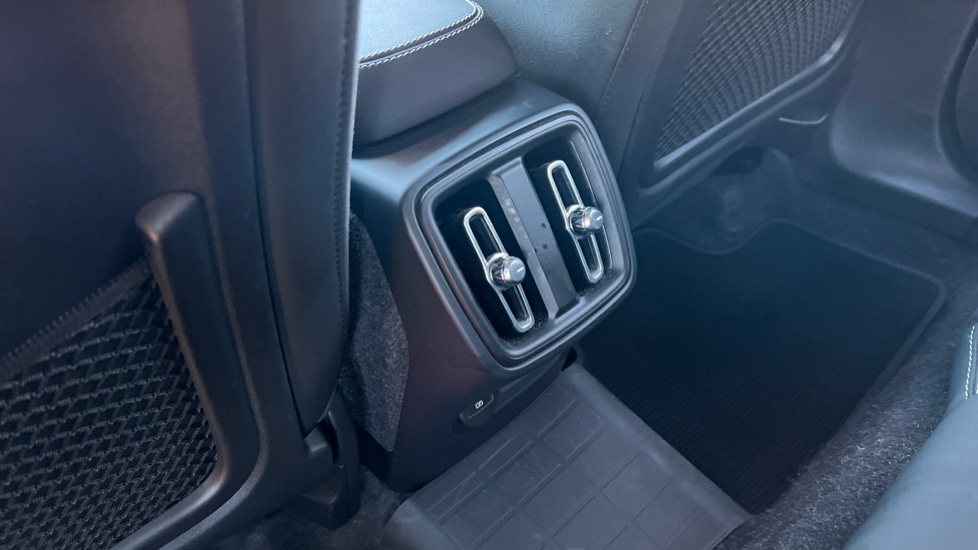 Used Volvo XC40 2024 for sale - 76684376: Photo 33