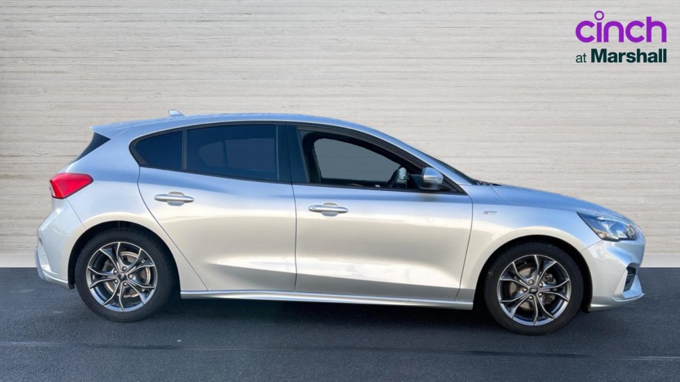 Used Ford Focus 2021 for sale - 77010407: Photo 2