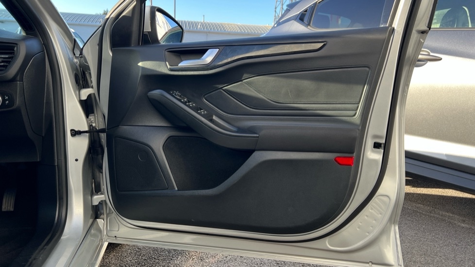 Used Ford Focus 2021 for sale - 77010407: Photo 30