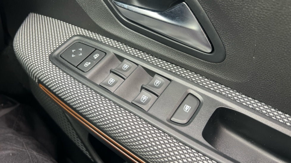 Used Dacia Sandero Stepway 2022 for sale - 76894808: Photo 37