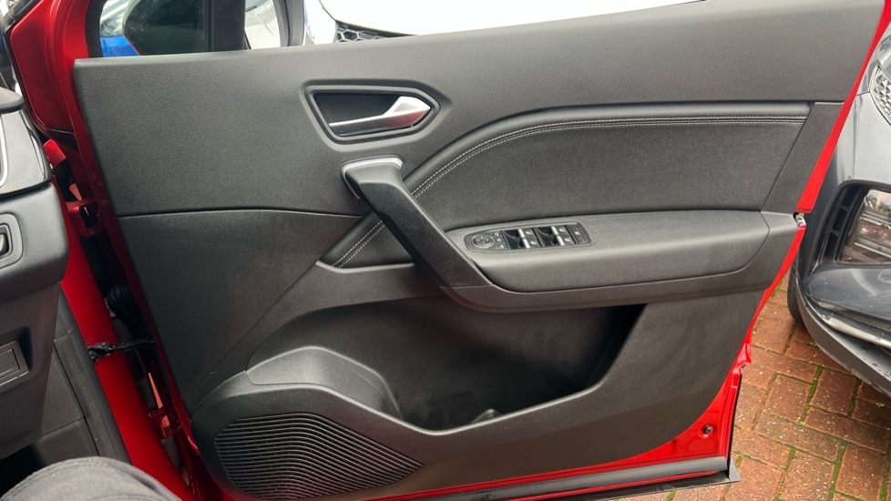 Used Renault Captur 2023 for sale - 76872374: Photo 30