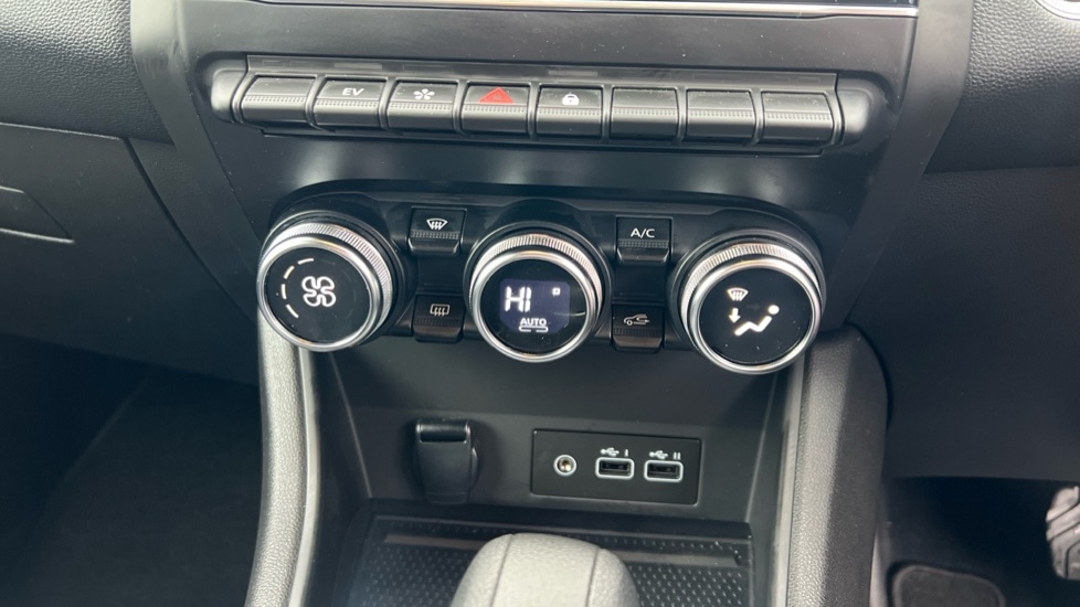 Used Renault Captur 2023 for sale - 76872374: Photo 34