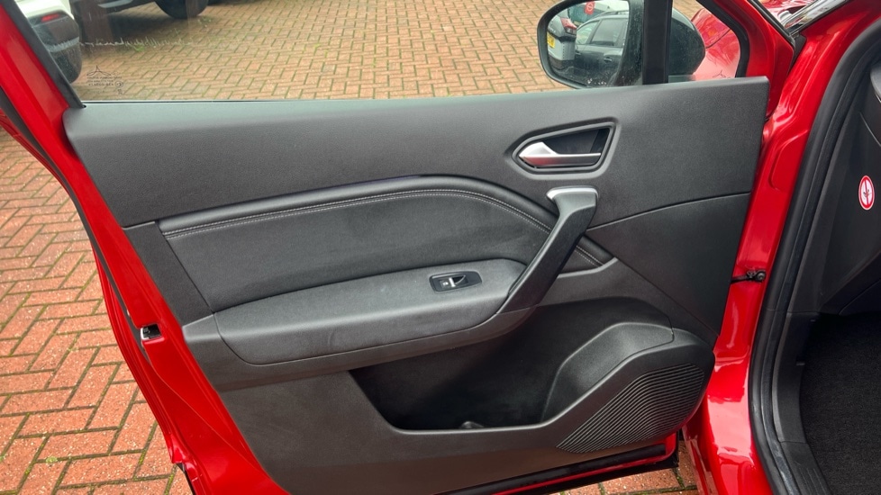 Used Renault Captur 2023 for sale - 76872374: Photo 38