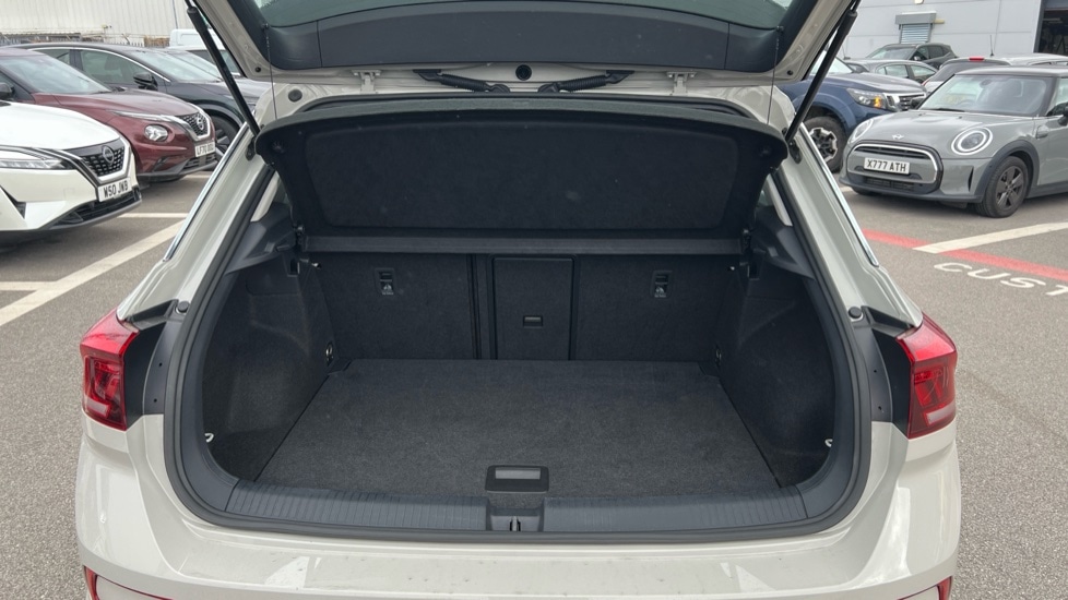 Used Volkswagen T-Roc 2023 for sale - 76868735: Photo 15