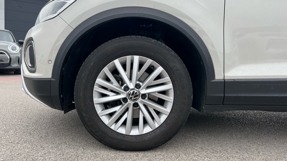 Used Volkswagen T-Roc 2023 for sale - 76868735: Photo 17