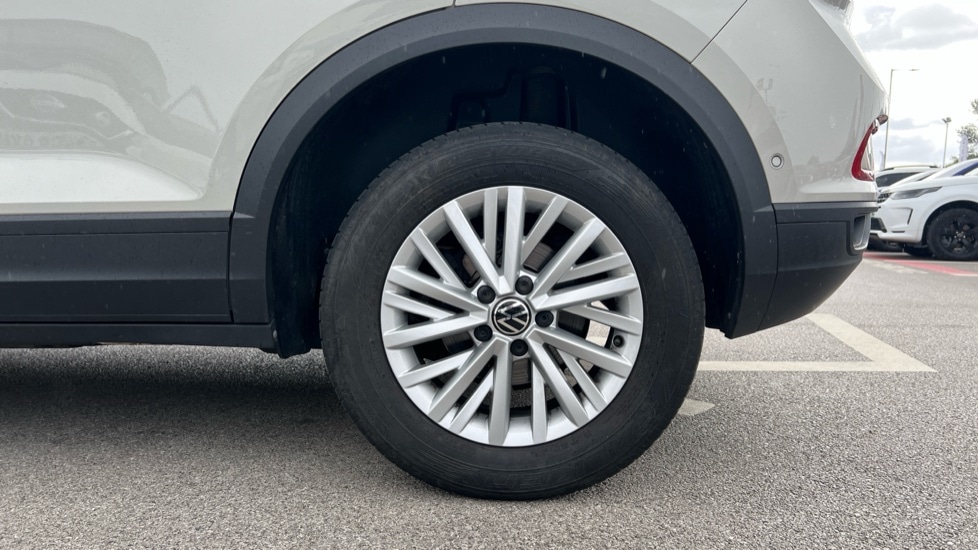 Used Volkswagen T-Roc 2023 for sale - 76868735: Photo 18