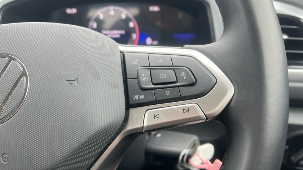 Used Volkswagen T-Roc 2023 for sale - 76868735: Photo 21