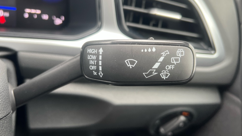 Used Volkswagen T-Roc 2023 for sale - 76868735: Photo 23