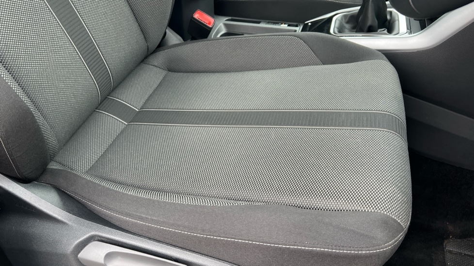 Used Volkswagen T-Roc 2023 for sale - 76868735: Photo 31