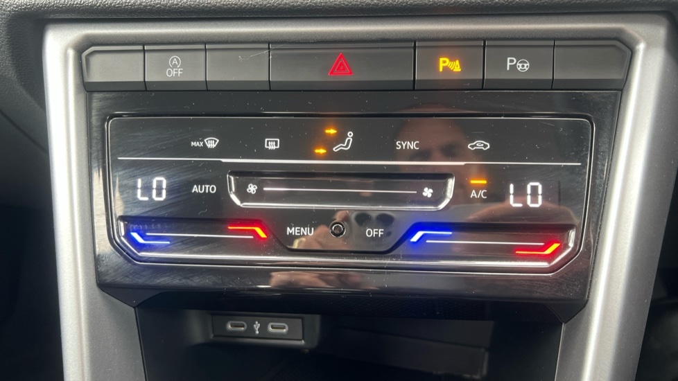 Used Volkswagen T-Roc 2023 for sale - 76868735: Photo 32