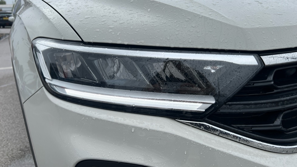 Used Volkswagen T-Roc 2023 for sale - 76868735: Photo 42