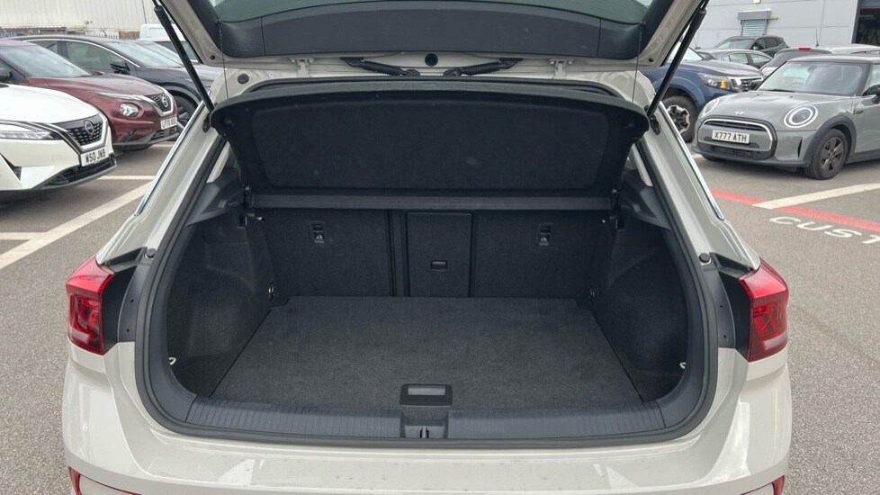 Used Volkswagen T-Roc 2023 for sale - 76112224: Photo 15