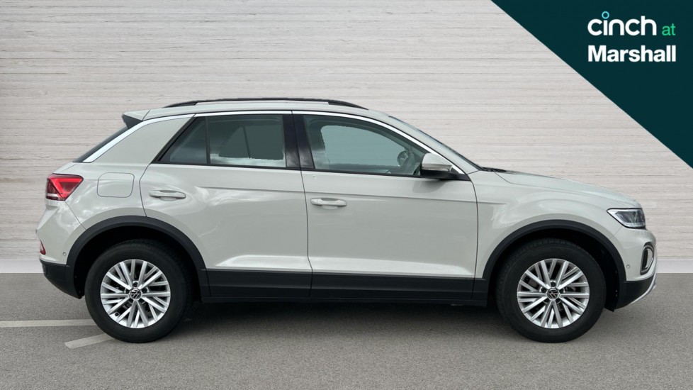Used Volkswagen T-Roc 2023 for sale - 76112224: Photo 2