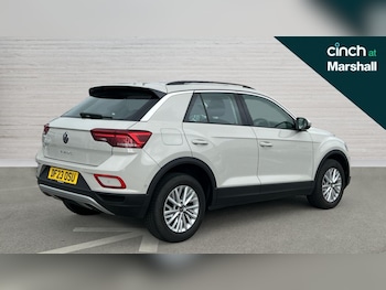 Used Volkswagen T-Roc 2023 for sale - 76112224: Photo